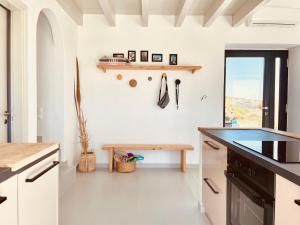 Kuchyň nebo kuchyňský kout v ubytování Spiti su in Paros - Naousa Piscina Privata