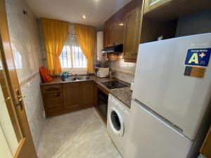 Kuchyň nebo kuchyňský kout v ubytování Apartamentos Marina Park