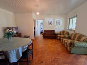 a living room with a table and a couch at Casa do Pisco in Sardoal