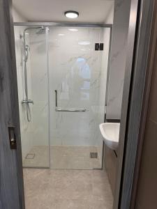 Ein Badezimmer in der Unterkunft Agile Milestone service suite TRX by KL