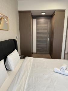 Ein Bett oder Betten in einem Zimmer der Unterkunft Agile Milestone service suite TRX by KL