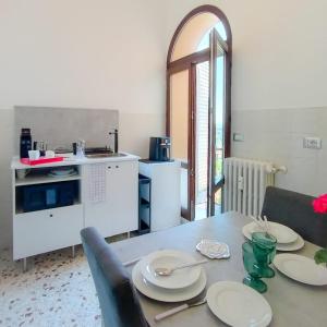 a kitchen and dining room with a table and chairs at Interno 7 in Siena