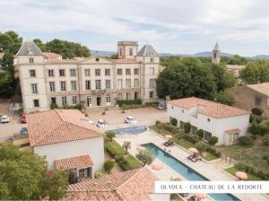 an aerial view of a large building with a pool at Bienvenue chez Sandrine in Laredorte