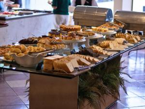 Comida no hotel ou em algum lugar perto