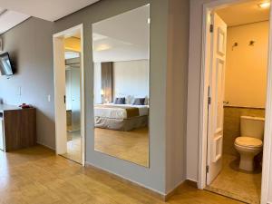 Cama ou camas em um quarto em Continental Inn