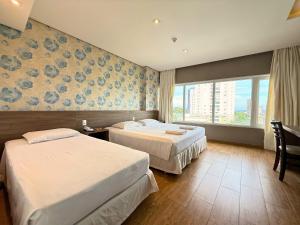 Cama ou camas em um quarto em Continental Inn