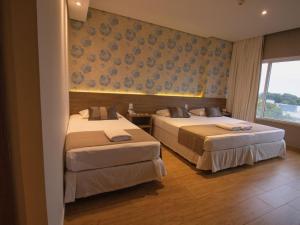 Cama ou camas em um quarto em Continental Inn