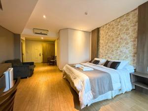 Cama ou camas em um quarto em Continental Inn