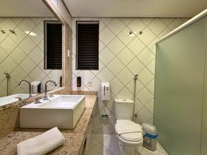 Um banheiro em Continental Inn