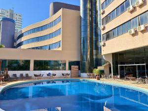 A piscina localizada em Continental Inn ou nos arredores