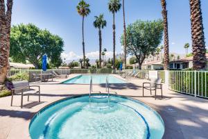 a hot tub in a courtyard with palm trees at 1 Mi to Shops on El Paseo Condo with Pool Access! in Rancho Mirage