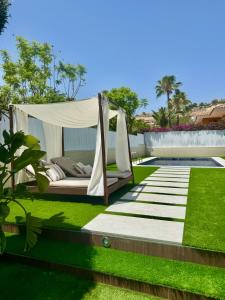 a gazebo in the yard of a house at Chalet exclusivo bonalba in Alicante