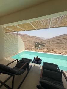Bazén v ubytování Wadina resort Wadi Bani Khalid nebo v jeho okolí
