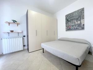 a bedroom with a bed and a closet at La Colonna 2km dal Centro in Siena