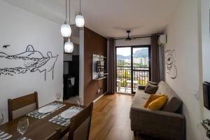 a living room with a couch and a table at Apartamento Carioca in Rio de Janeiro