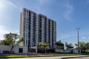 a large apartment building on a city street at Apartamento Carioca in Rio de Janeiro