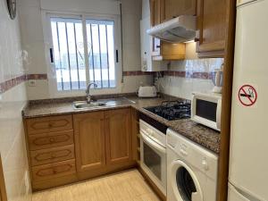 Kuchyň nebo kuchyňský kout v ubytování Apartamentos Marina Park