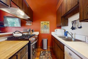 A cozinha ou kitchenette de Make Way for the Mountains