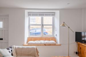 Télévision ou salle de divertissement dans l'établissement Cosy Cottage in Crewkerne Free on Street Parking