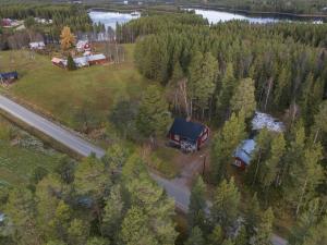 BlattnikseleにあるHouse Arctic Wolfの家屋・道路の空見