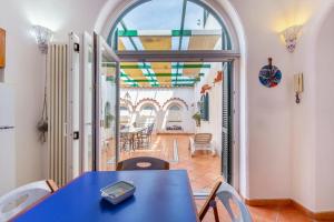 a dining room with a blue table and chairs at Villa nella curva della funicolare, Capri in Capri