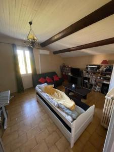 a living room with a bed and a couch at Kyaki in Courthézon