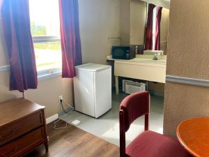 Kuchyň nebo kuchyňský kout v ubytování Valemount Hotel