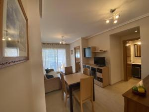 TV a/nebo společenská místnost v ubytování Apartamentos Marina Park