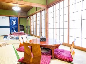 Posezení v ubytování WE HOME STAY ATAMI MINOMIYA Heisei retoro