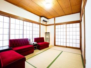 Posezení v ubytování WE HOME STAY ATAMI MINOMIYA Heisei retoro