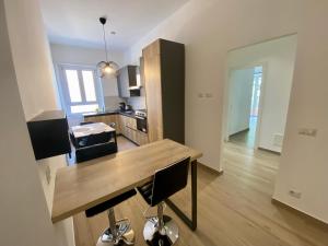Η κουζίνα ή μικρή κουζίνα στο Le primule - House for 4 people - Mirti, Metro C +10 φωτογραφίες