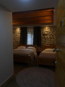 Łóżko lub łóżka w pokoju w obiekcie Gegest Hotel