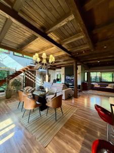 Χώρος καθιστικού στο Casa Recanto do Surucuá +34 φωτογραφίες