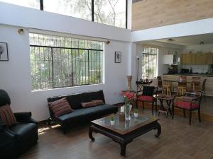 Ruang duduk di Nice country house with pool and beautiful view