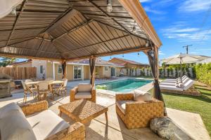 Πισίνα στο ή κοντά στο Rather Be Desert Getaway by Rather Be Properties