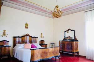 En eller flere senge i et værelse på Villa Buonaparte + 54 billeder
