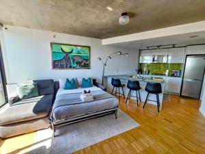 Kuchyň nebo kuchyňský kout v ubytování Luxury Downtown Vancouver Suite + 17 fotografií