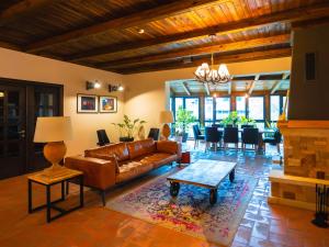 Istumisnurk majutusasutuses KABAN BOUTIQUE HOTEL - 5Star Central Villa in Vatra Dornei