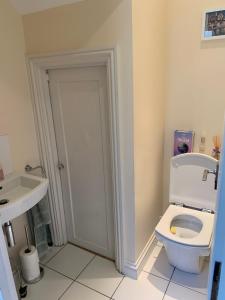 a bathroom with a toilet and a sink at Lovely riverside cottage, Weybridge, Surrey in Weybridge