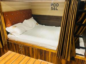 Postel nebo postele na pokoji v ubytování Kushi's Nap N Go Dormitory
