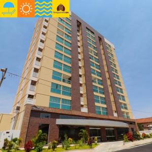 a large tall building with windows on a street at Piazza diRoma com acesso ao Acqua Park - Temporada CN in Caldas Novas