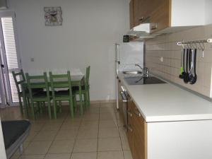 Dapur atau dapur kecil di Apartment IB Studio Pag4