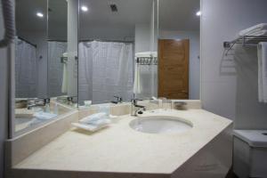 Koupelna v ubytování Hotel Diego de Almagro Osorno