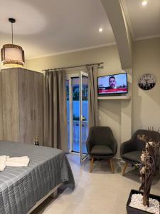 TV a/nebo společenská místnost v ubytování Jasmine Hotel & Apartments