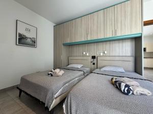 Postel nebo postele na pokoji v ubytování Bugibba Luxe Pool Penthouse + 17 fotografií