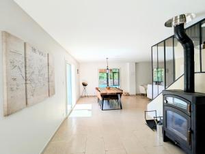 a living room with a fireplace and a table at L'Adret du Ventoux in Flassan