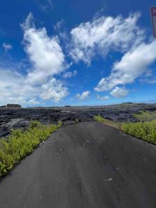 Photo de la galerie de l'établissement Lotus Lava Cottage, à Pahoa 20 autres photos