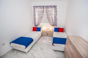 Postel nebo postele na pokoji v ubytování The Waves holiday apartment