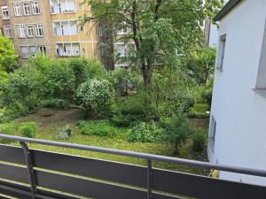a view of a garden from a balcony at 2 x Apartments bei Augsburger Platz 1x Nr 5 - Studio Apartment mit Balkon und Parkplatz und 1 x Nr5-B - 2 ZW ohne Balkon und Parkplatz in Stuttgart