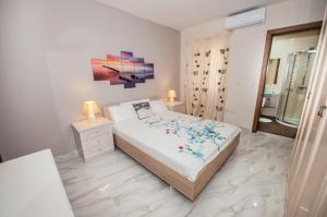 Postel nebo postele na pokoji v ubytování The Waves holiday apartment